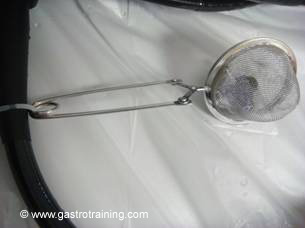 Water/Air valve in the tea strainer